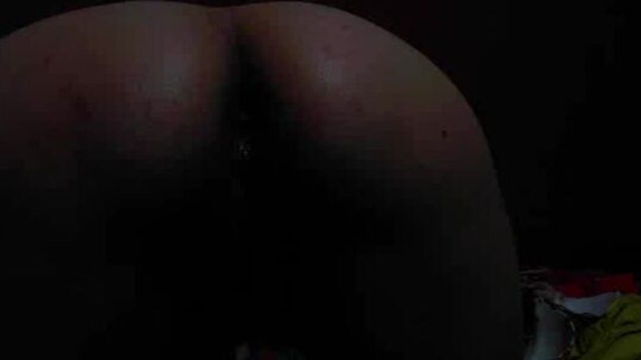 Watch this dirty milf get her filthy ass scatted on webcam