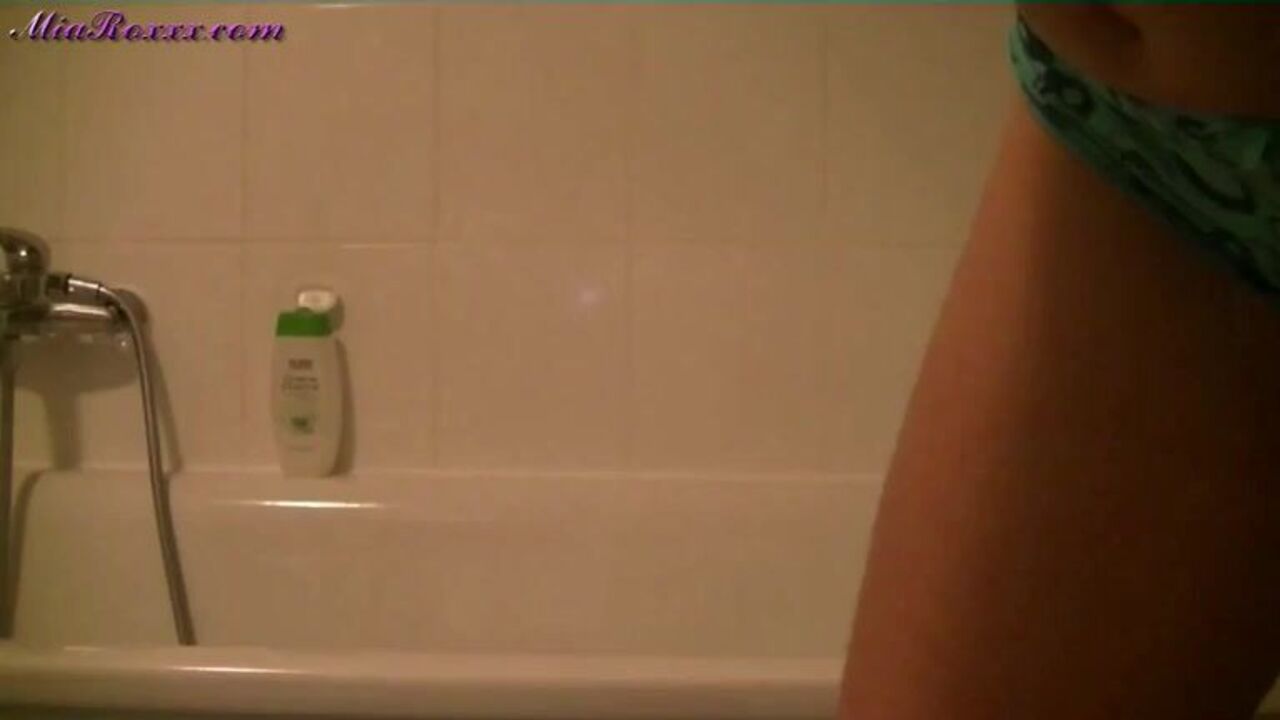 Kinky scat girl gets her wet pussy and ass pounded in the shower