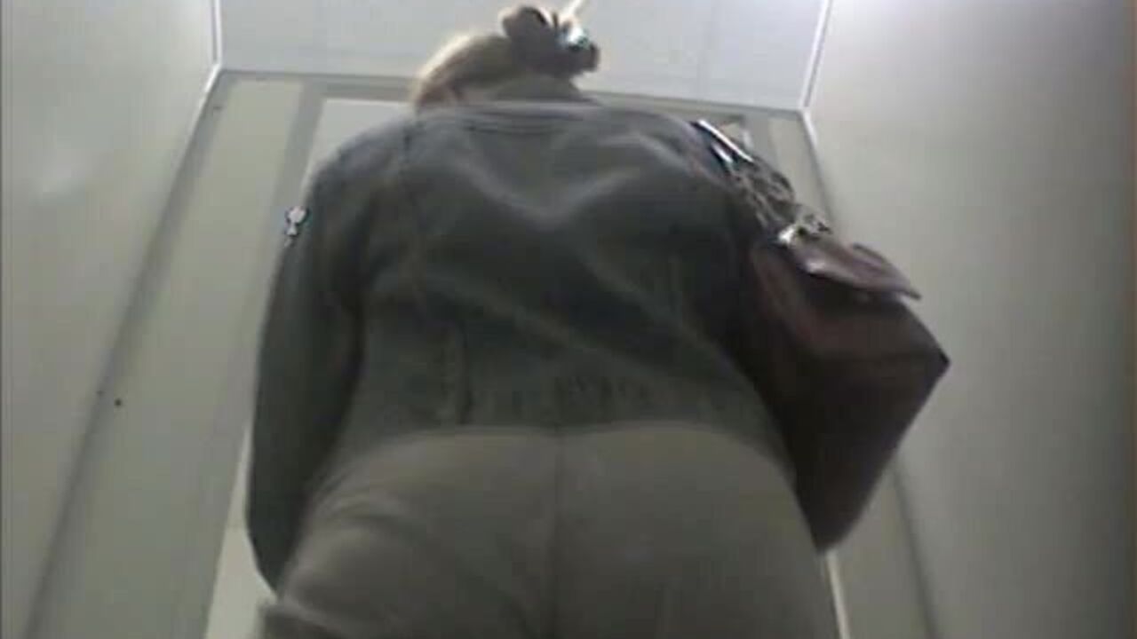 Watch this scat-drenched slut get her ass and pussy pounded in a filthy pooped video