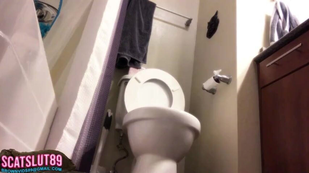 Big-ass Scat with Toes for Scale gets messy with a fat juicy load