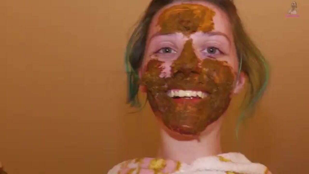 Watch me get my first time with scat in my hair like a pro!