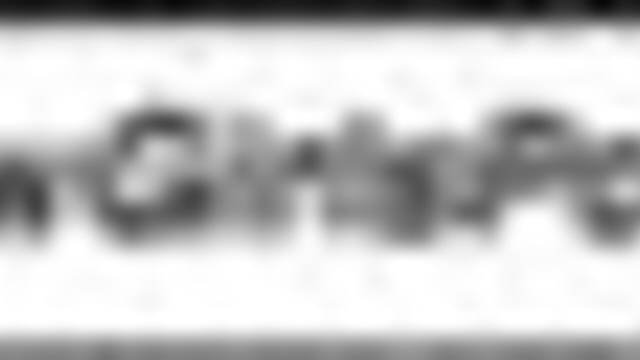 Watch this pretty girl get a scat workout in toilet