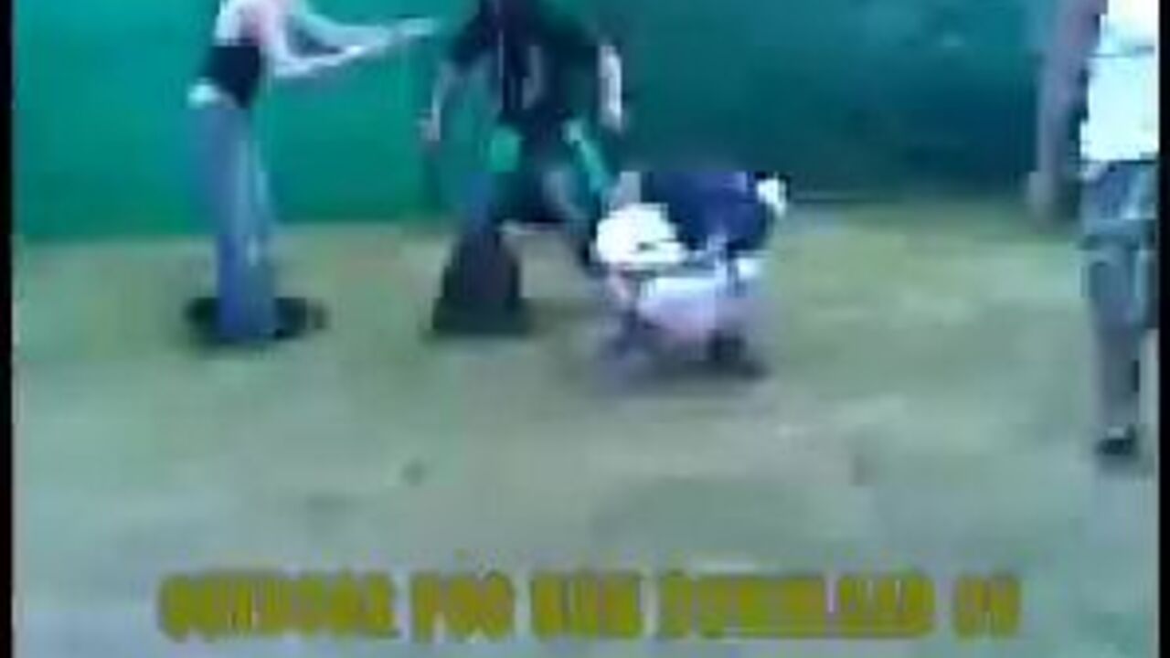 Watch Scat Woman's private parts get exposed in public