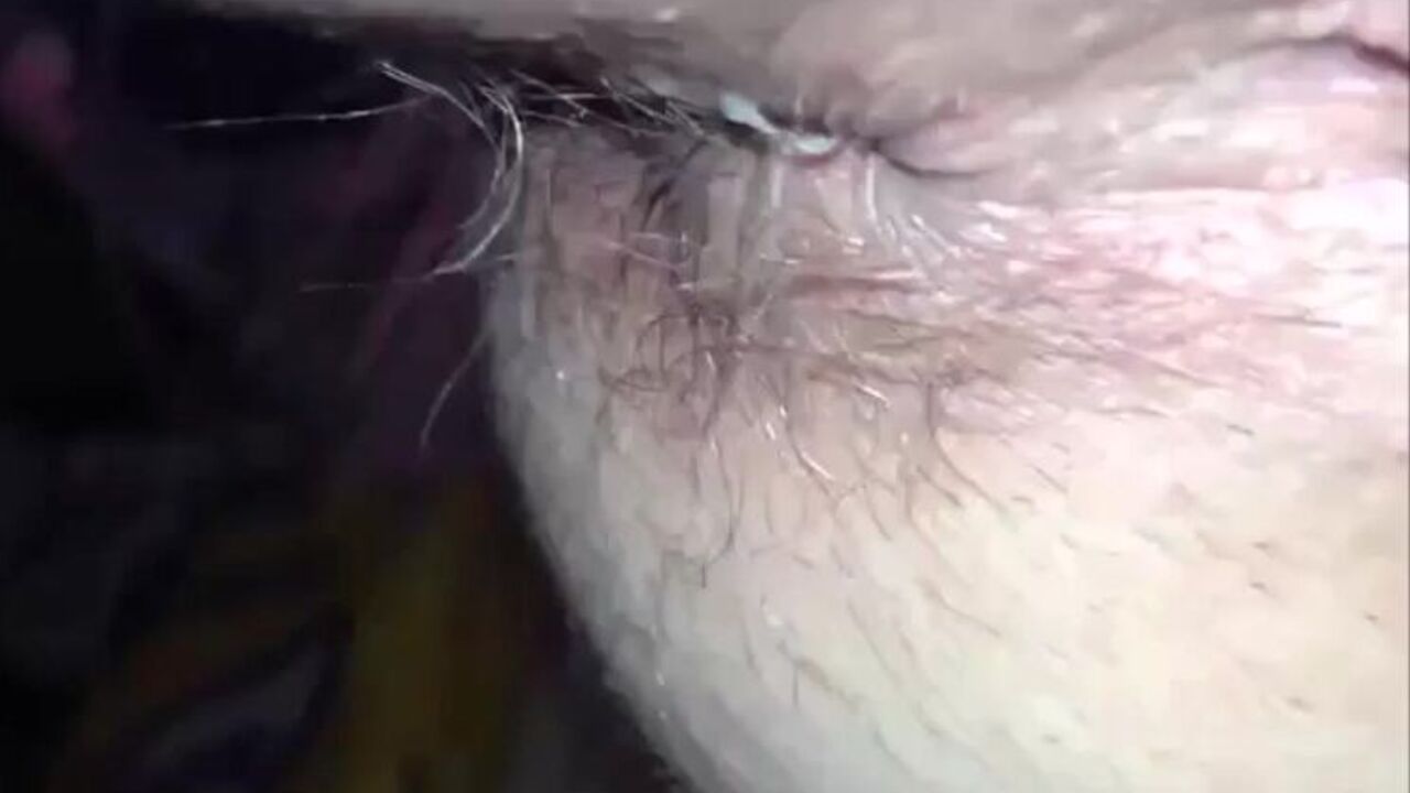 Watch this hairy mature slut scat up close and personal