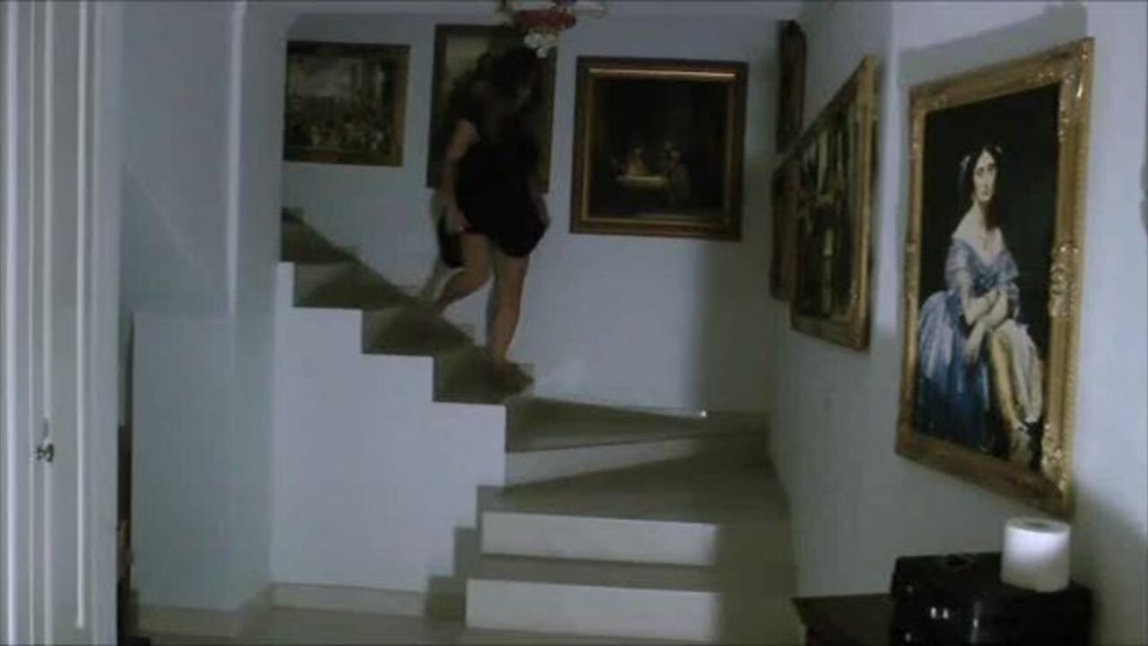 Check out this stunning beauty getting her scat off like a pro!