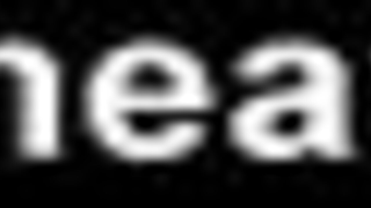 Watch this cute teen pee in her diaper while she's on camera