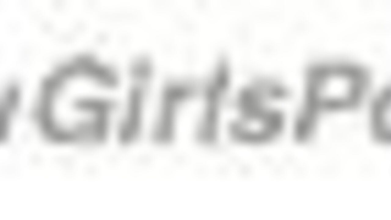 Watch scat porn videos of slaves getting their pussies and butts pumped in urgent number 2