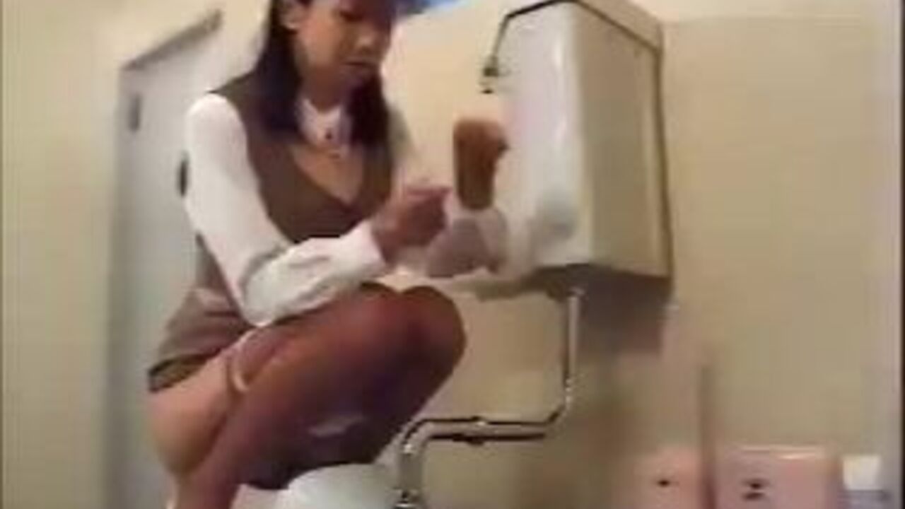 Watch this Asian slut get her scat fetish satisfied in public street