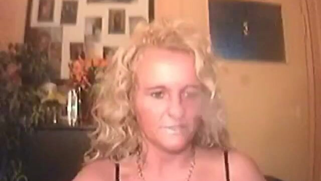 Watch this filthy milf get her pussy and ass scat on webcam