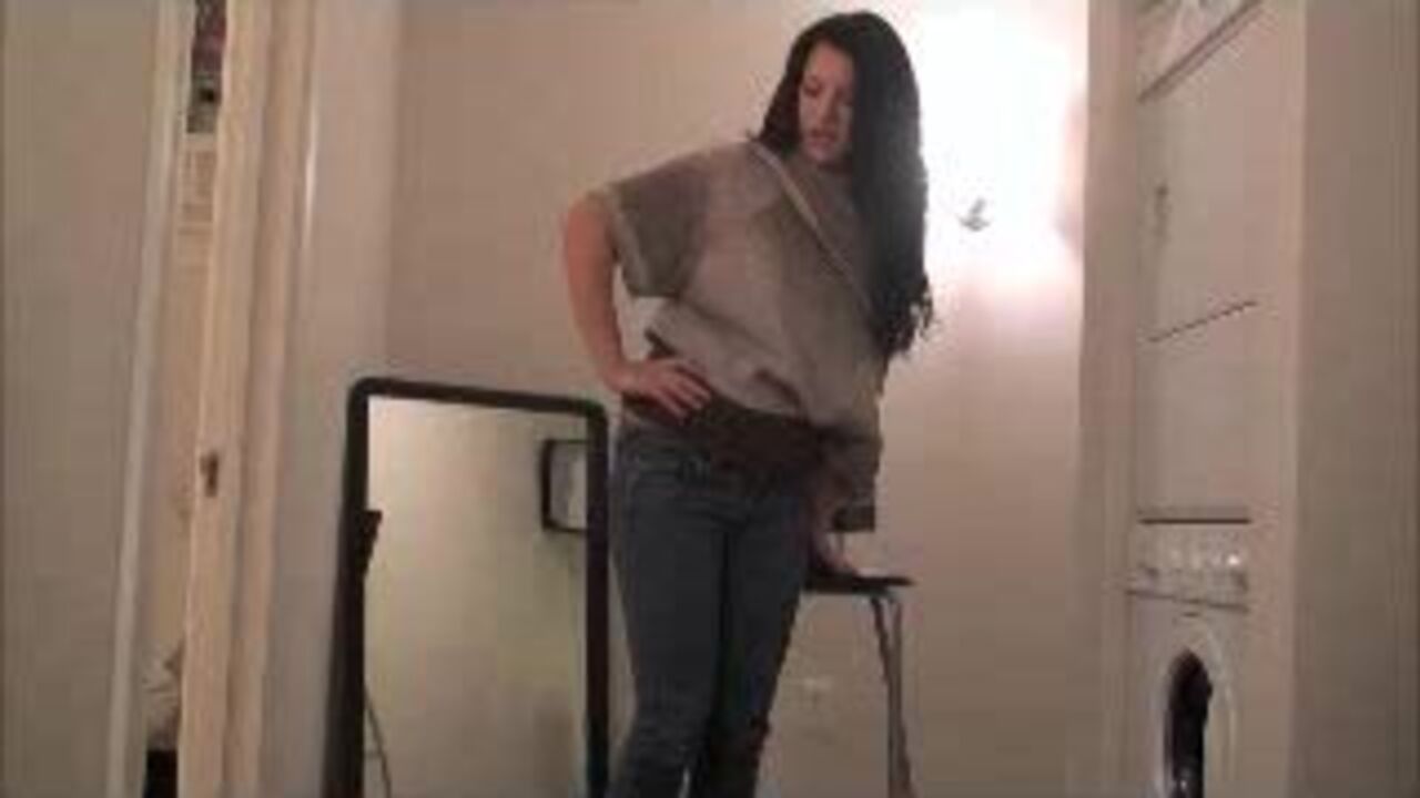 London_Victoria, the cutest girl in town, farts and poops like a pro