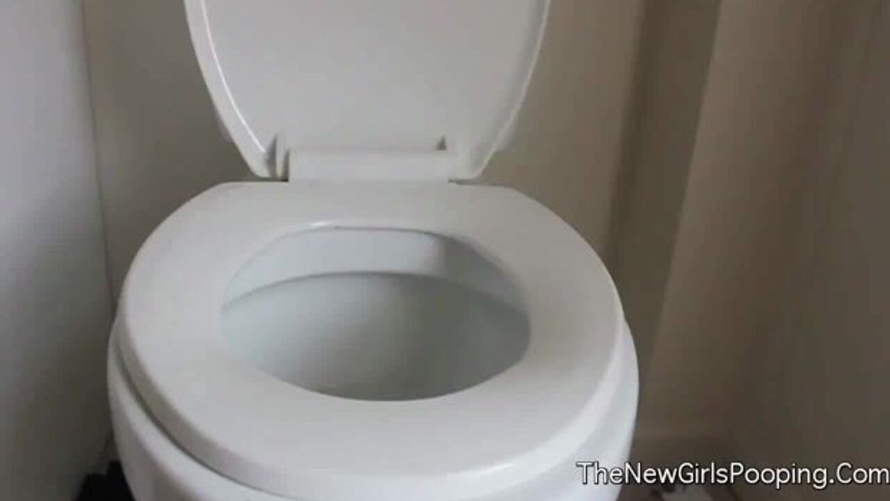 Magdalena Backwards gets her scat covered in human waste