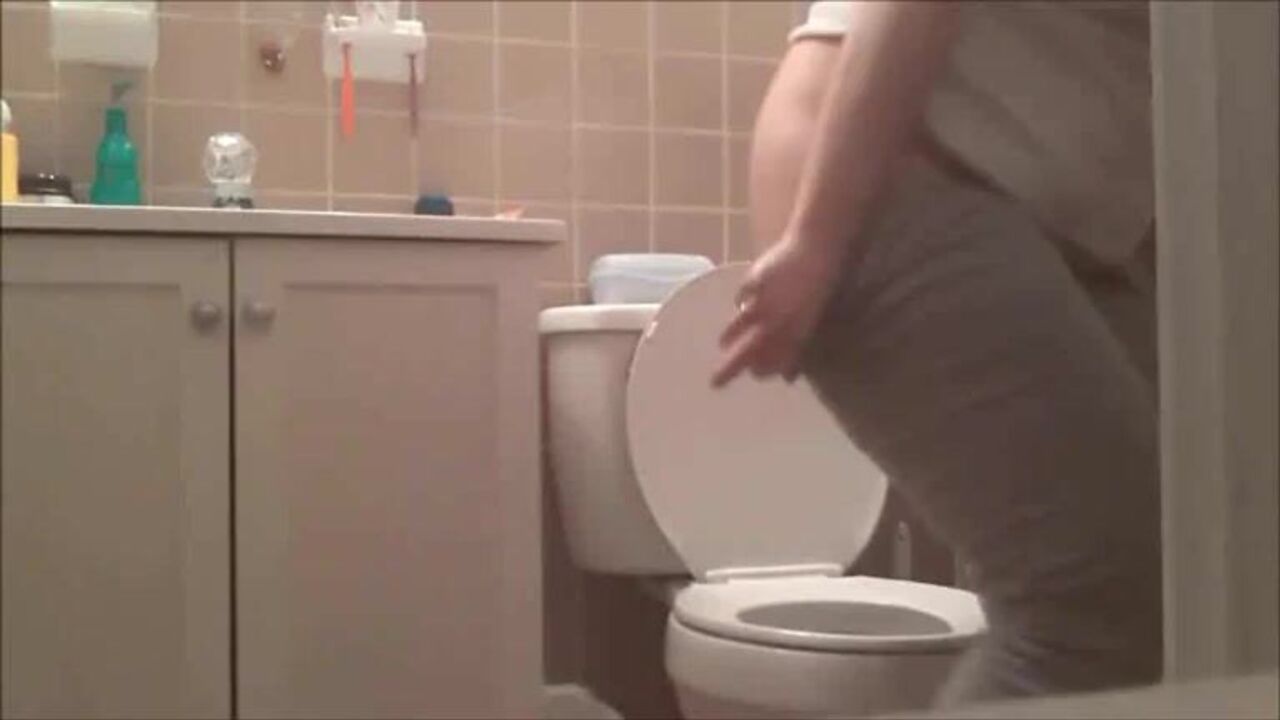 Jennifer Rare gets her toilet fetish satisfied in this scat porn video