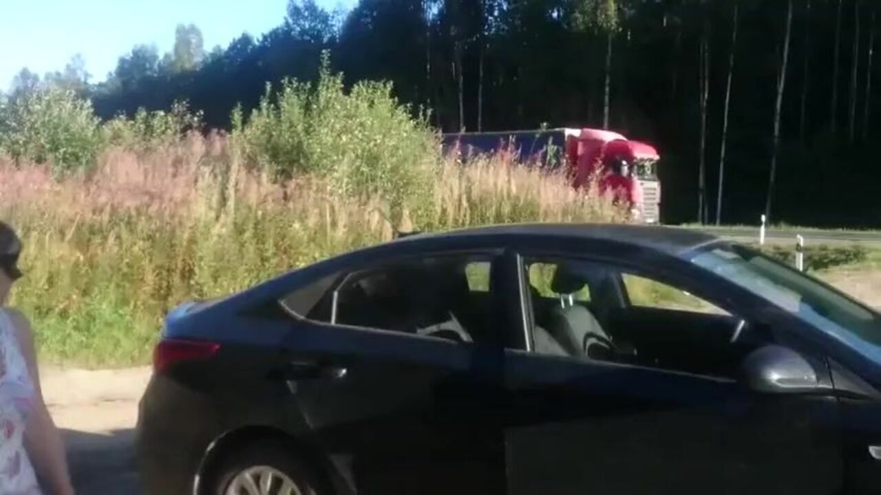 Watch this filthy slut get her scat and beauty thoroughly drenched in the toilet