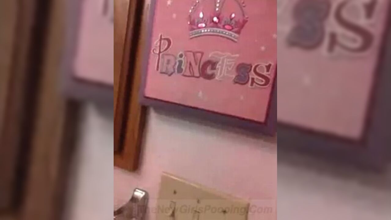 Get off to the hottest scat porn with splish-splashing action!