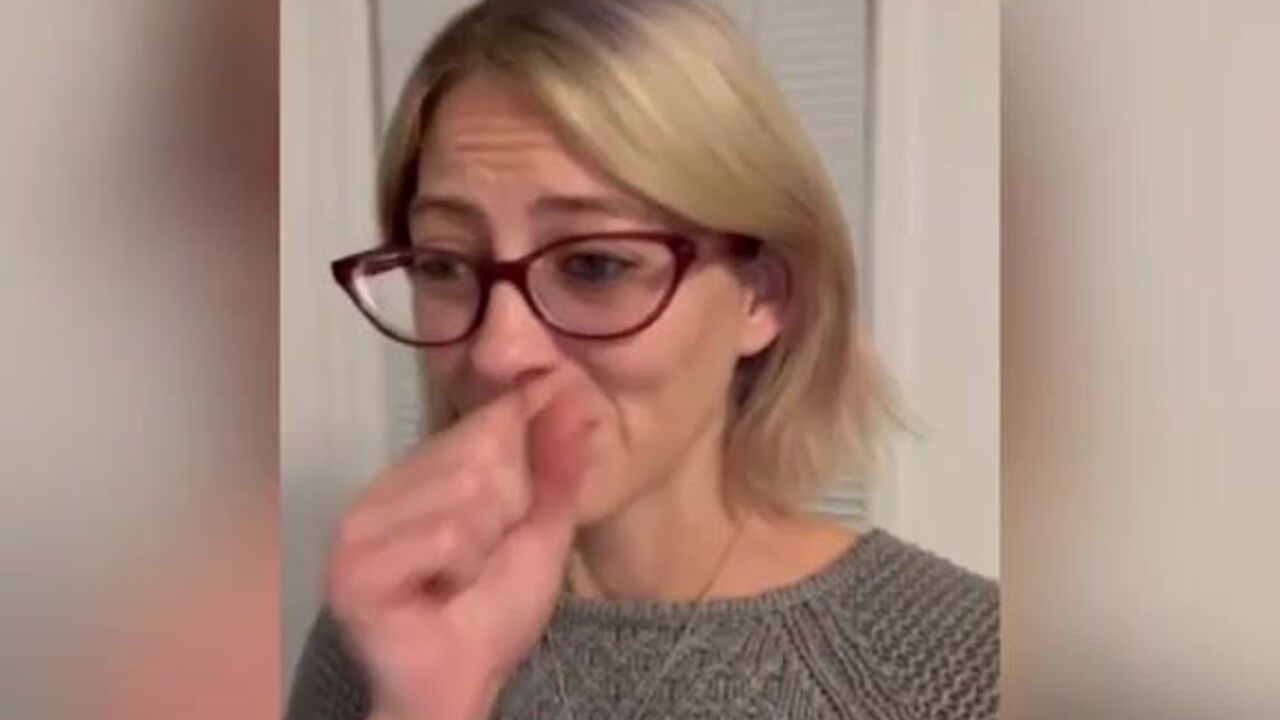 Watch this slutty babe get off with her pussy after a wild poo session