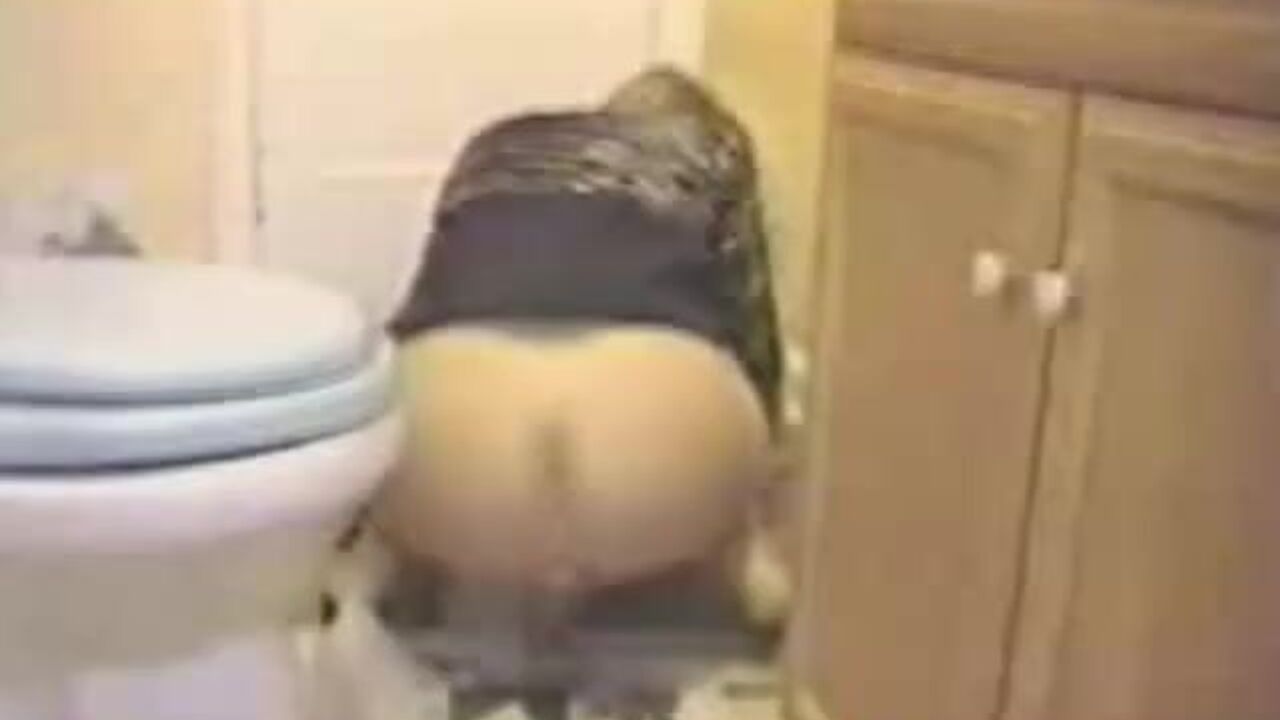 Watch these kinky videos of random scats farting and sharting in wet enemas