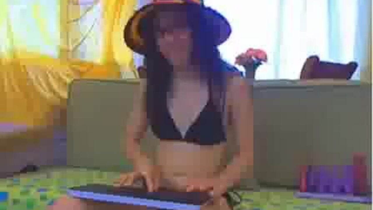 Amateur Cam Girl Shitting & Pissing in HD