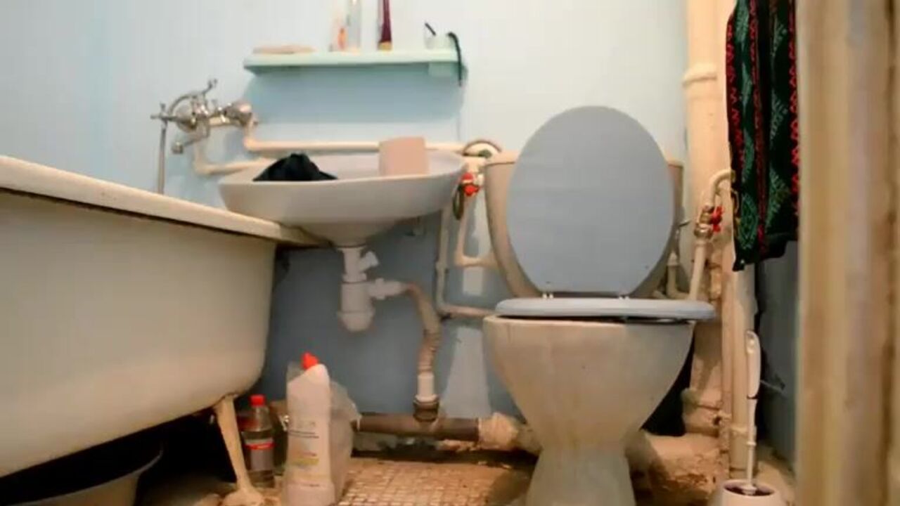 Diabolic scat-dwelling women go wild with pooped-out orgasms