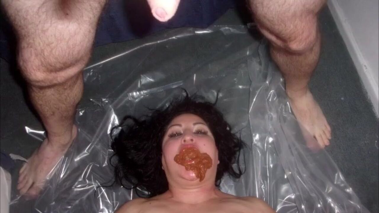 Latina slut gets her juicy pussy shitting on in this scat porn video