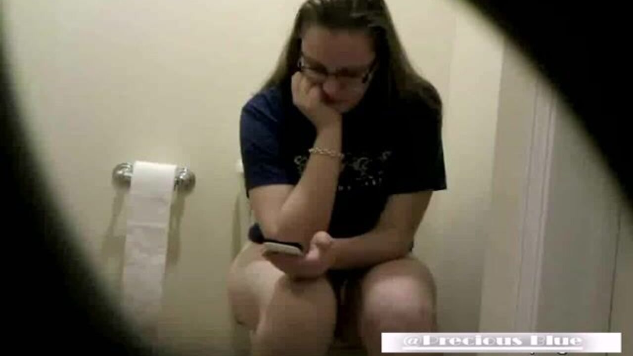 Scat pornstars make funny faces while getting their pussies loaded with jizz