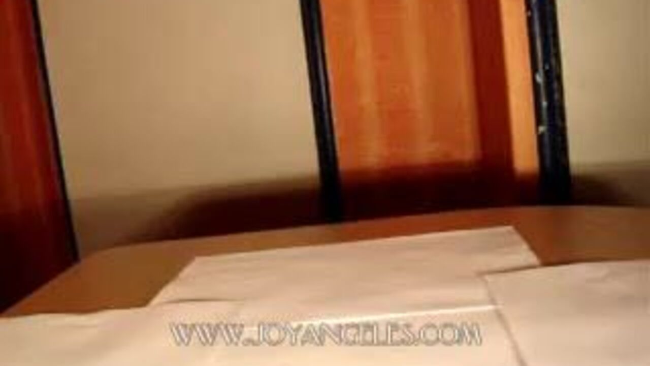 Watch this scatty babe drop a huge soft log in her jeans