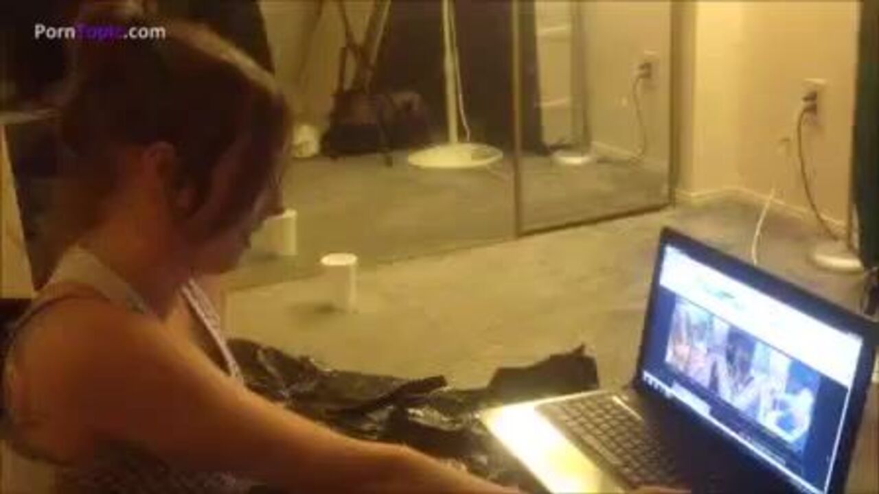 Short clip of American slut getting her ass drilled with toys