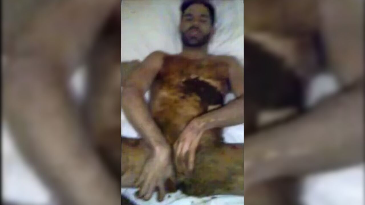 Watch this kinky guy eat and smother his own filth in a wild, naked bath