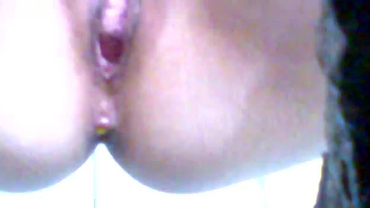 Watch this filthy scat video with a scatporn-loving slut