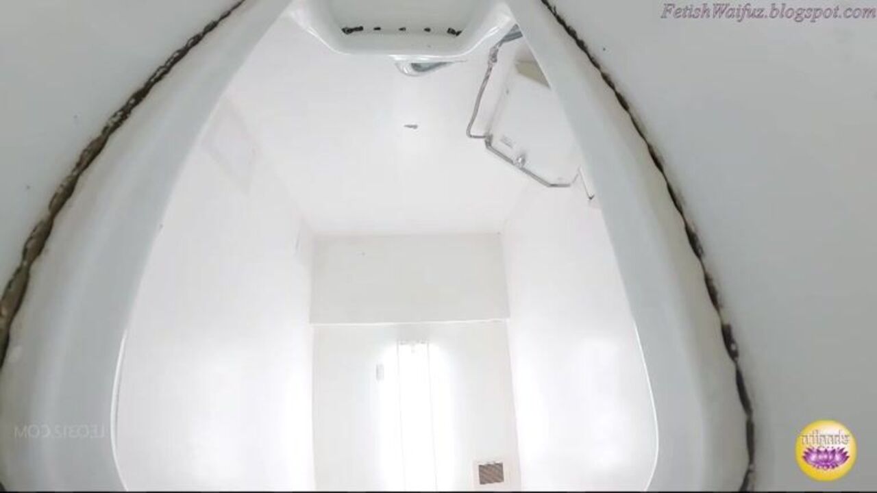 Suzuka Poppies in scatty panties and gets her shitting off