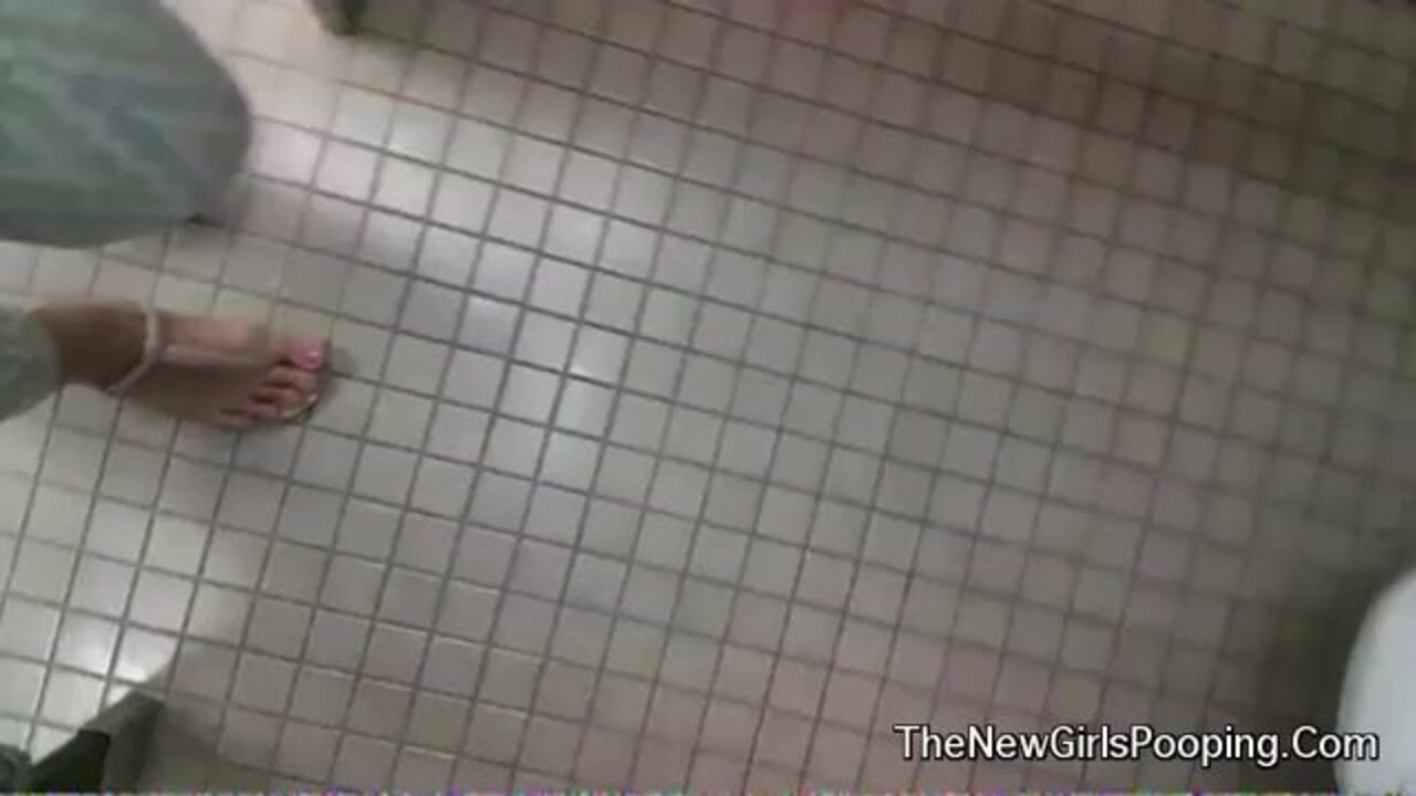 Big boobs woman dumpster-dives & exposes her scat collection