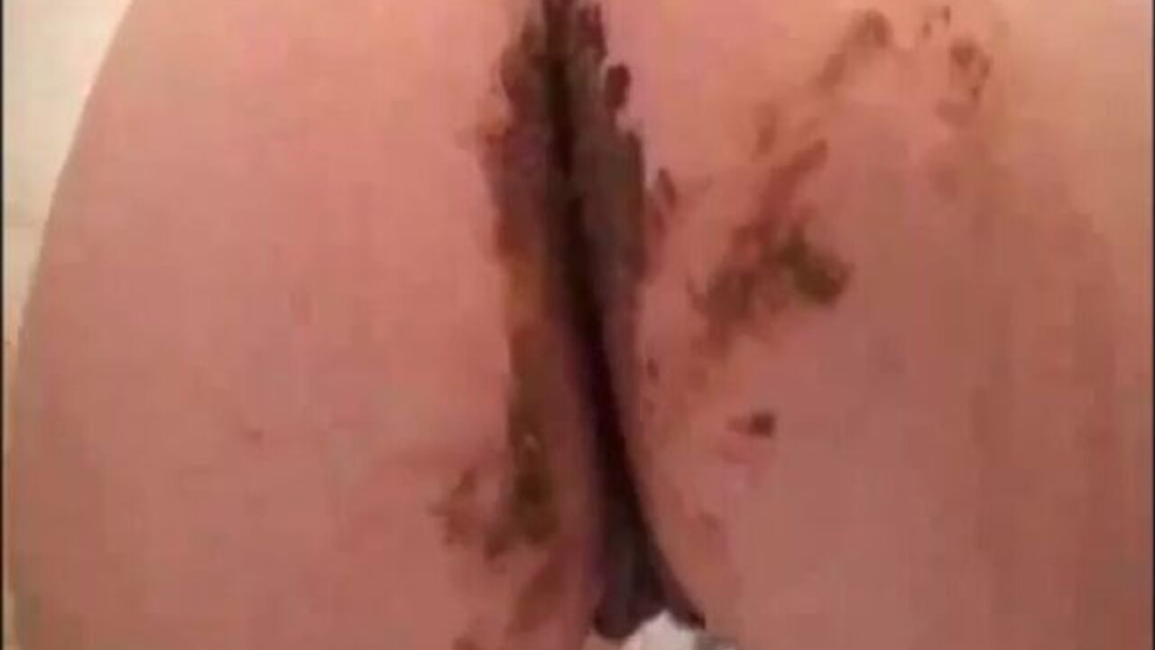 Watch this kinky girl play with her nylons and pee & scat like a pro!