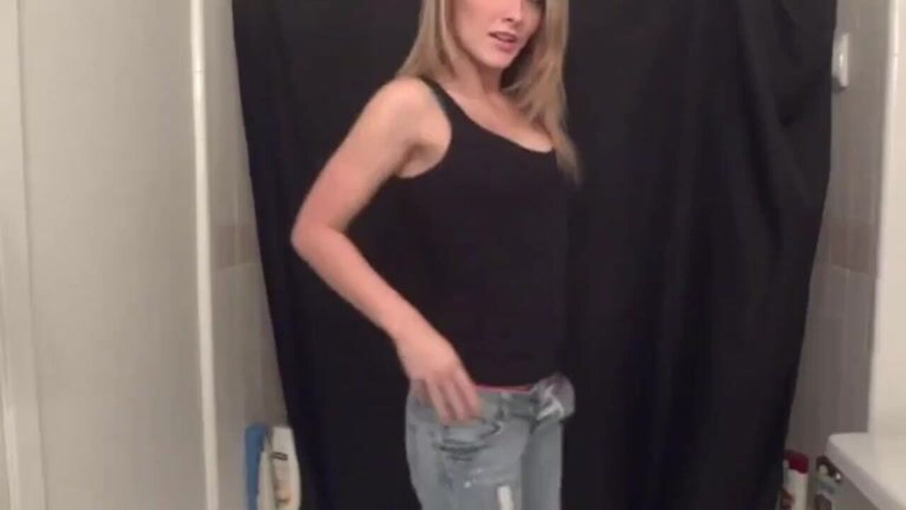 Watch this kinky slut scat and moan in ecstasy