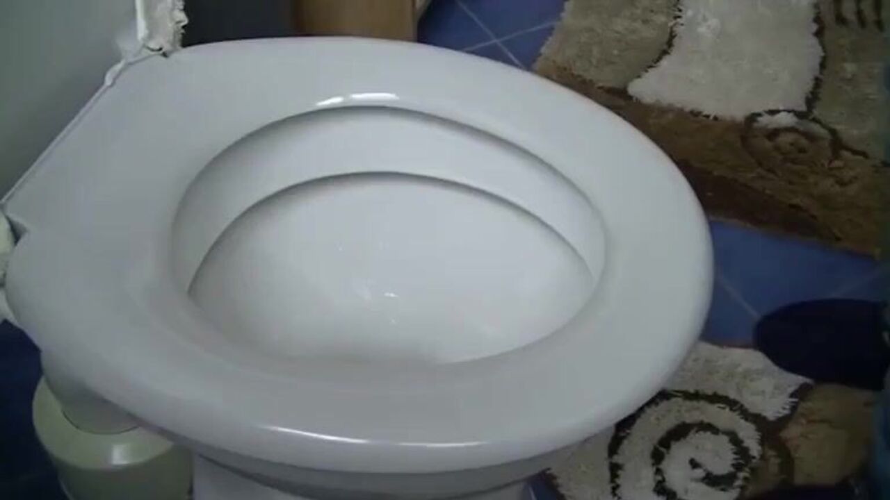 Watch this amateur slut miss the toilet & get a filthy surprise