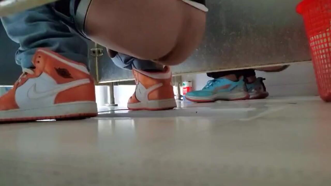 Watch this hot dude scat in his toilet and get off to voyeuristic fun