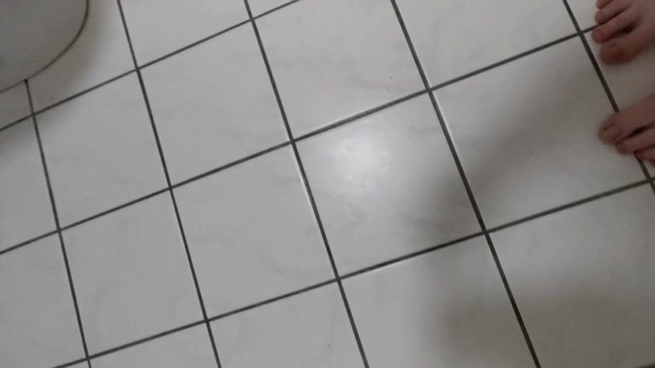 Watch Bella Kackt get her scat off in this pooped-up video