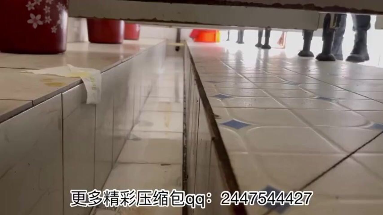 Chinese chick peeps on voyeuristic action in the toilet - Part 3