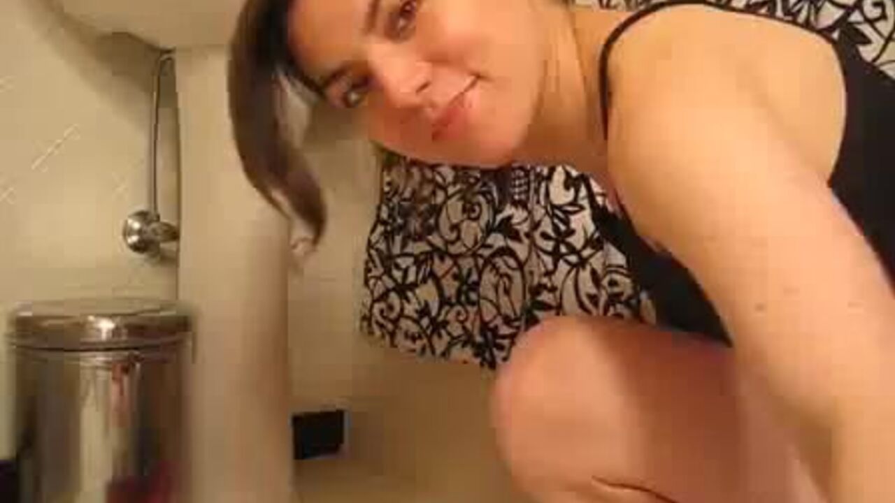 Amateur petesue's scat-filled contest: Who's the best?