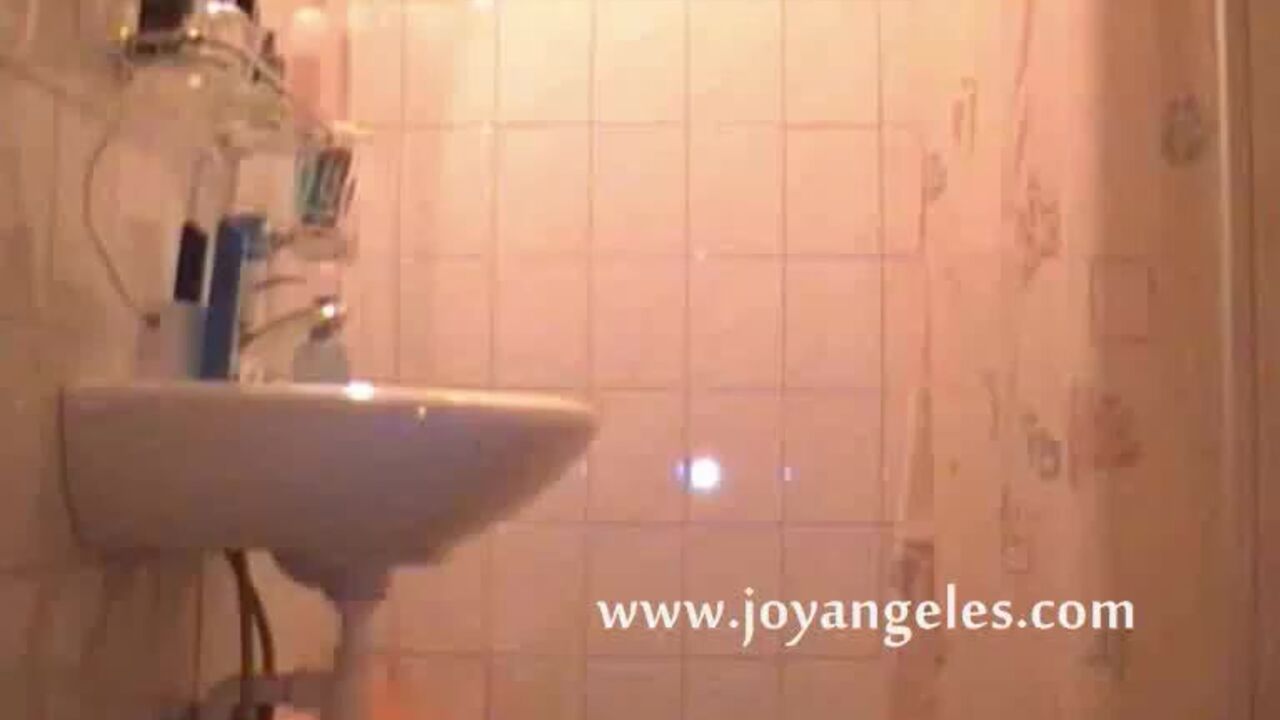 AnaDidovic022 gets her scat fetish satisfied with dirty porn videos