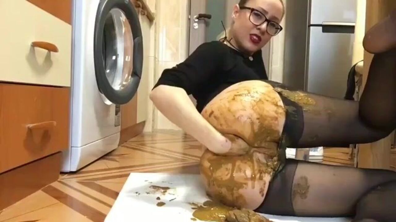 PorcelainPiggy-1452387052532772865-20211024_183032-vid1: The scat porn