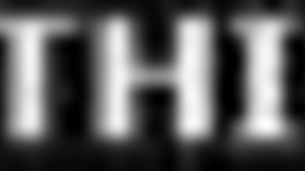 Hot girl gets a floor scat in the kitchen while her scat is on the floor