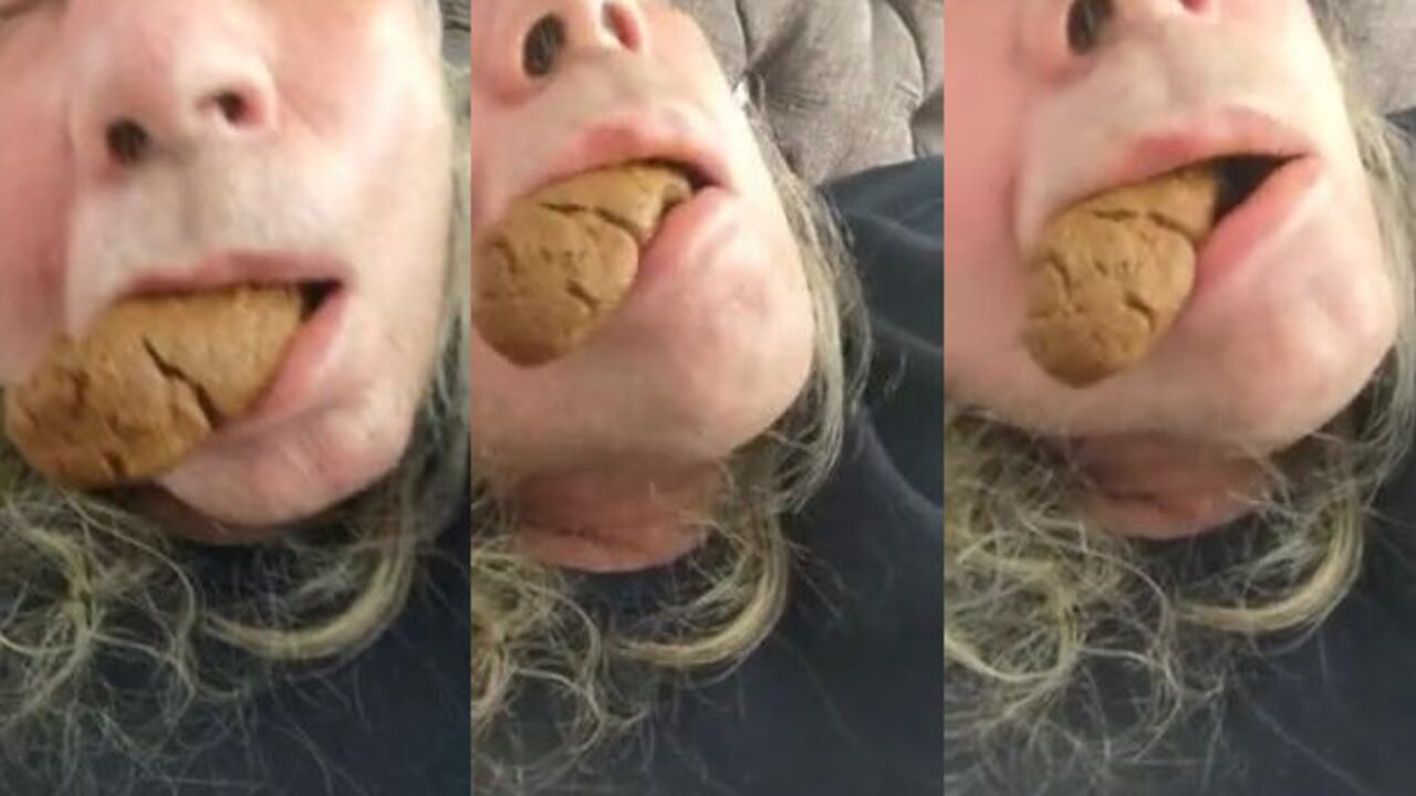 Watch this filthy slut devour her own filth with her mouth