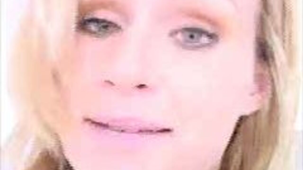 Tattooed slut Juliet shits on counter after scatting on the job