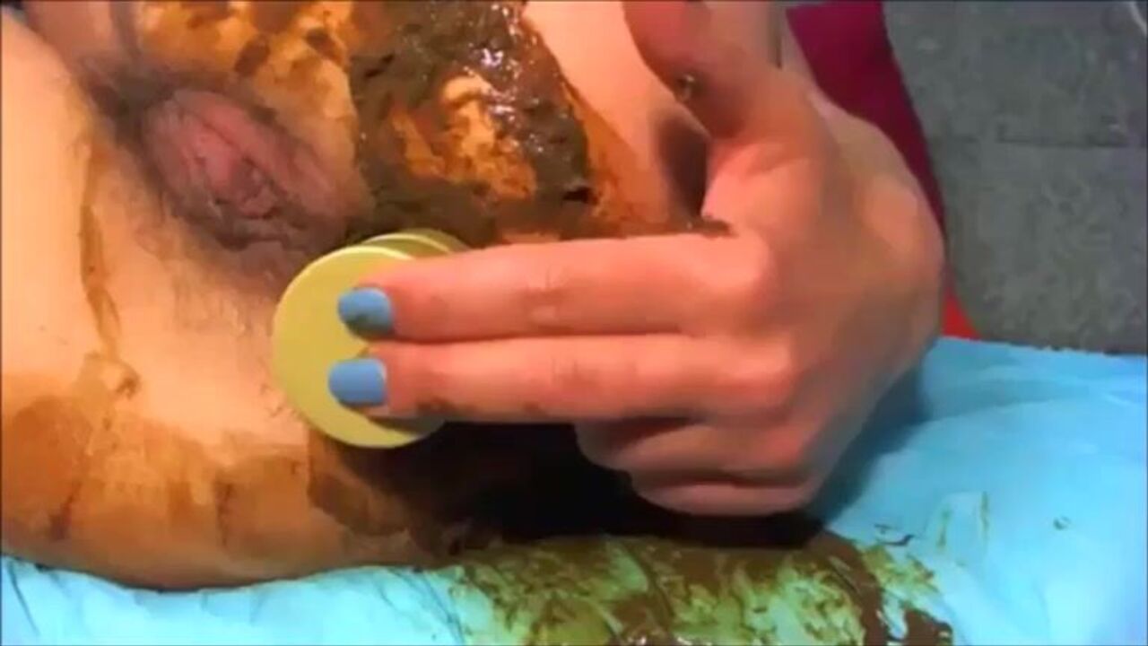 Watch this prolapsed anal slut masturbate with a toy and scat while she's busy