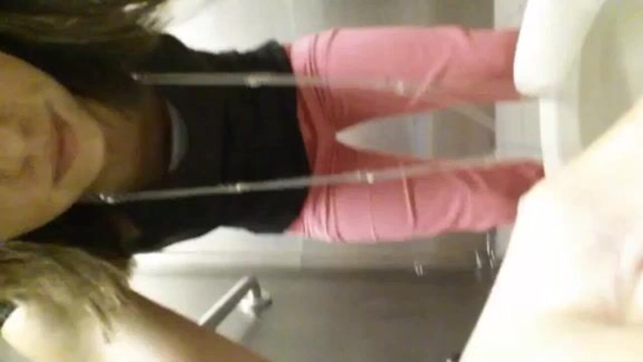 Watch this young slut's massive scat get drenched in her own juice