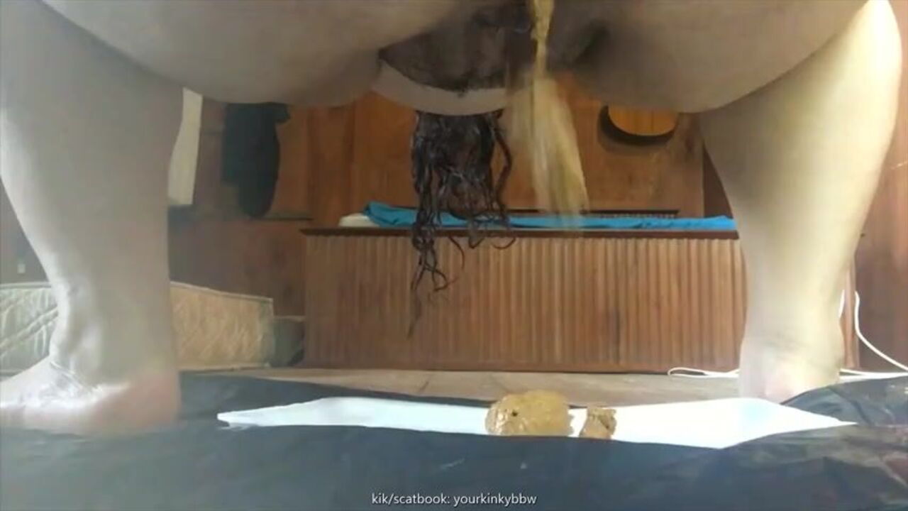 Watch this BBW goddess get her scat and farts like a goddess