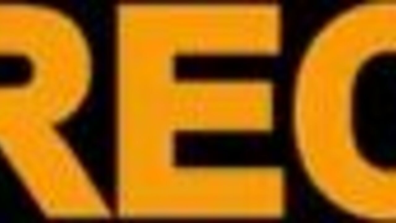 This chick has a massive scat fetish and enjoys playing with her enema