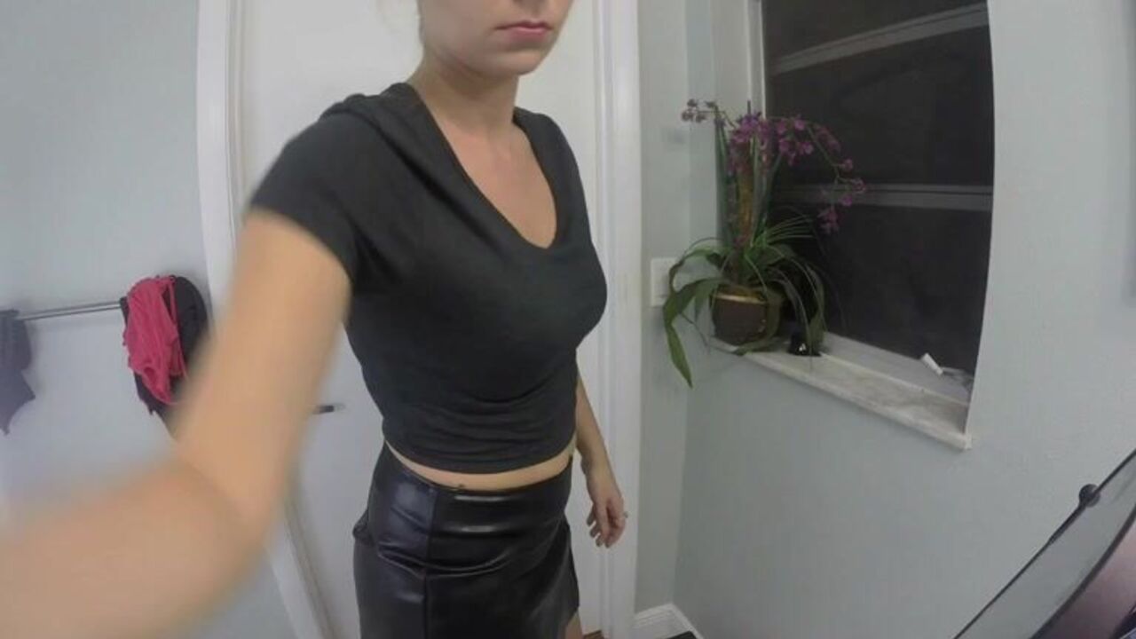 Watch Princess PIGGY & her friends get their pussies drilled in a filthy scat video