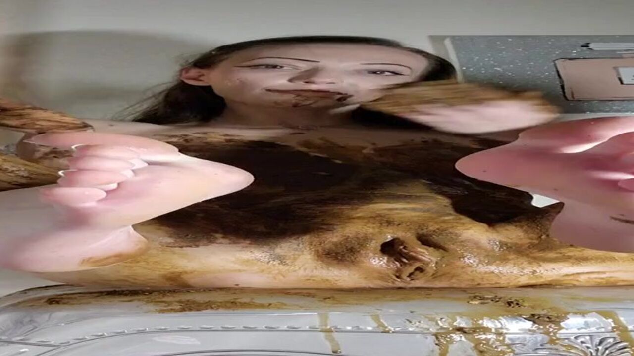 Watch this skinny girl scat and smother with her slim body