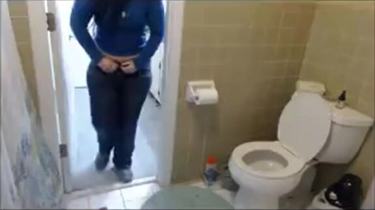 Brunette slut gets nasty with her poo and toilet