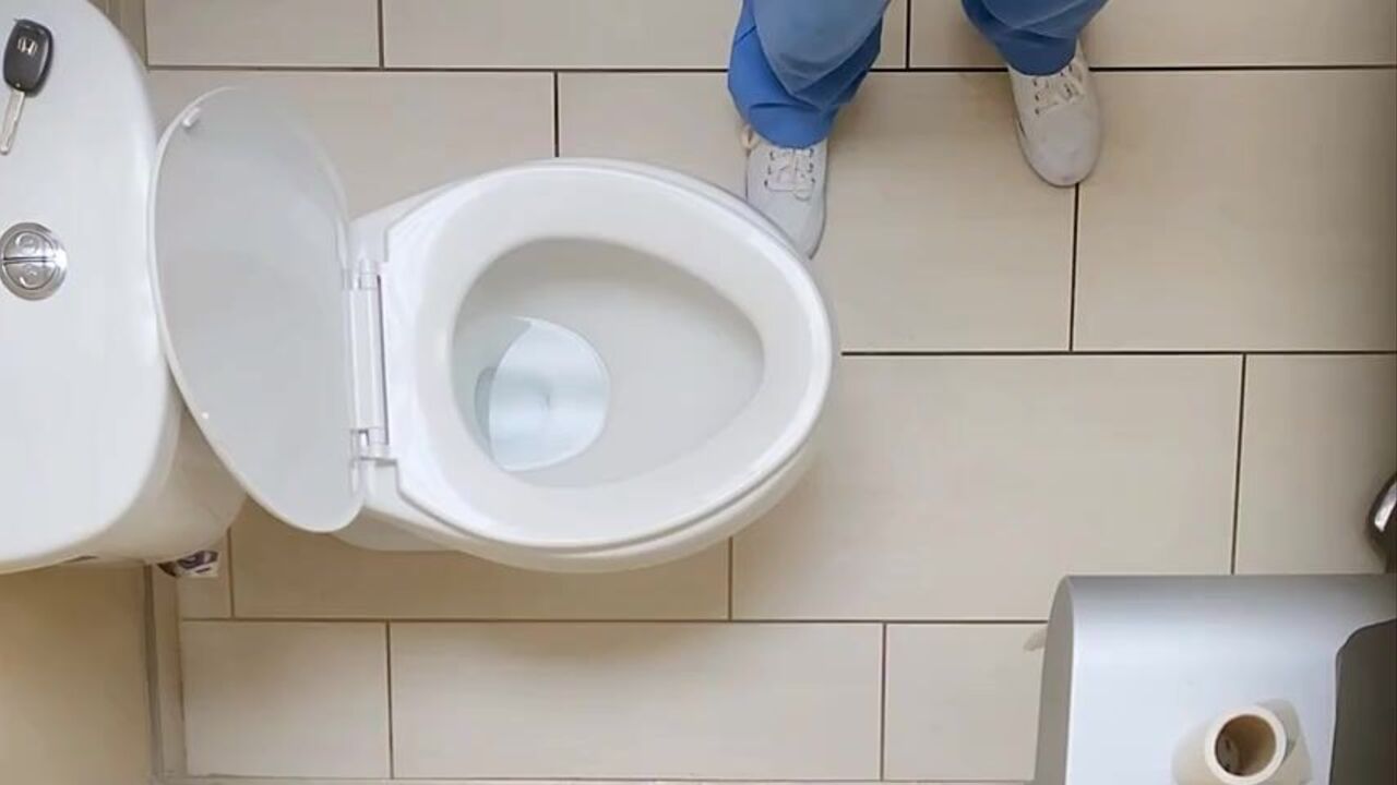 Asian slut nurse gets freaky at work with a voyeuristic jerk off